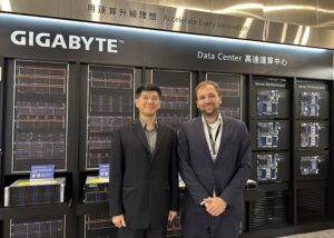 Dominik Salecki, CFA, CAIA, Senior Financial Analyst Ökoworld, bei seinem Besuch bei Gigabyte Technology in Taiwan.