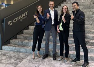 Dr. Silvio Schmidt (2.v.l.) ist Senior Sustainability Analyst bei Ökoworld.