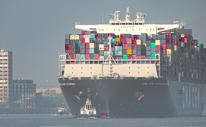 Containerschiff CMA CGM Antoine de Saint Exupery in Hamburg