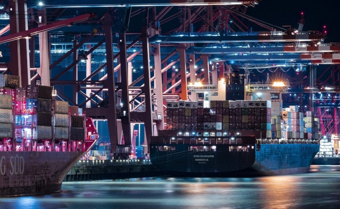 Hamburger Hafen bei Nacht