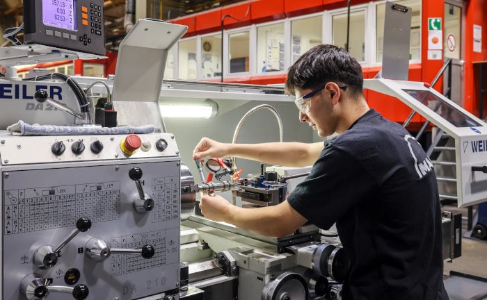 Azubi im Maschinenbau: Es läuft kaum noch ohne Digitaltechnik