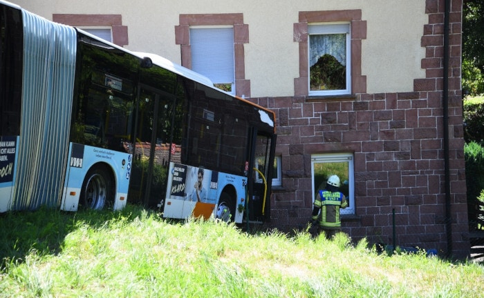 Unfall eines Linienbusses in Heidelberg mit Verletzten