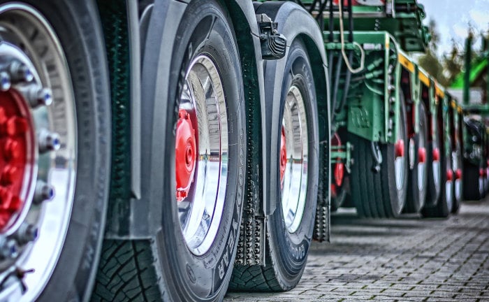 Reifen von Schwerlasttransporter: Ist die Fracht auch gut versichert?