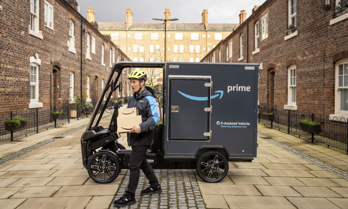 Amazon-Lieferant bringt Pakete: Der Online-Händler gab im Dezember eine Dollar-Anleihe mit zehn Jahren Laufzeit und einer Rendite von etwa 4,5 Prozent pro Jahr heraus