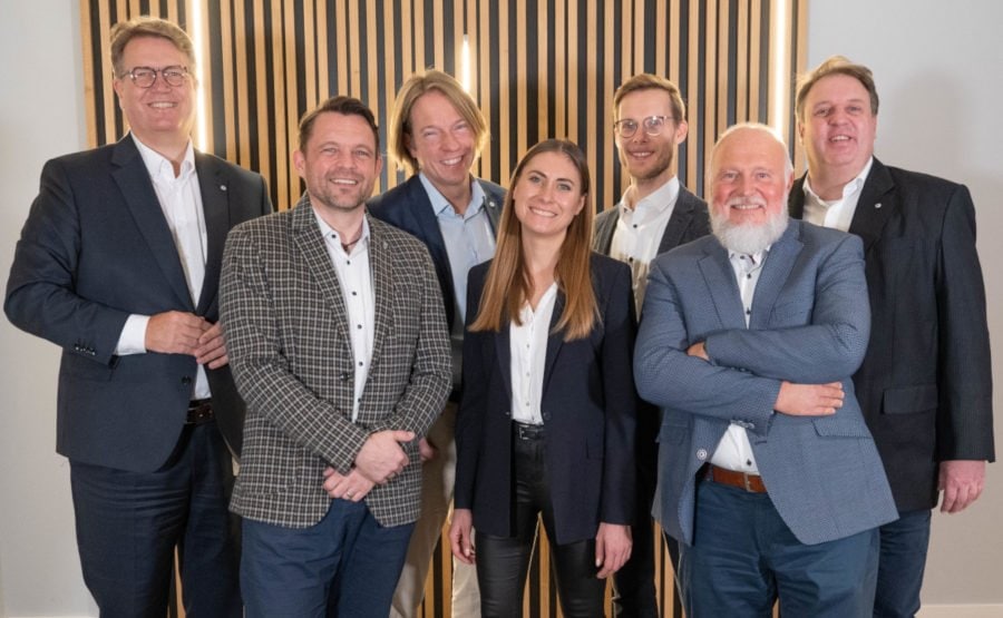 Verantwortliche bei der Bayerischen (v.l.n.r.): Martin Gräfer (Vorstandschef BA die Bayerische Allgemeine AG), Johann Wastian (Underwriting), Carsten Tobien (Prime Business), Stephanie Kern (Menschversicherung), Johannes Frosch (Prime Home), Manfred Buhler (Komposit) und Andreas Buhre (Mobilität)