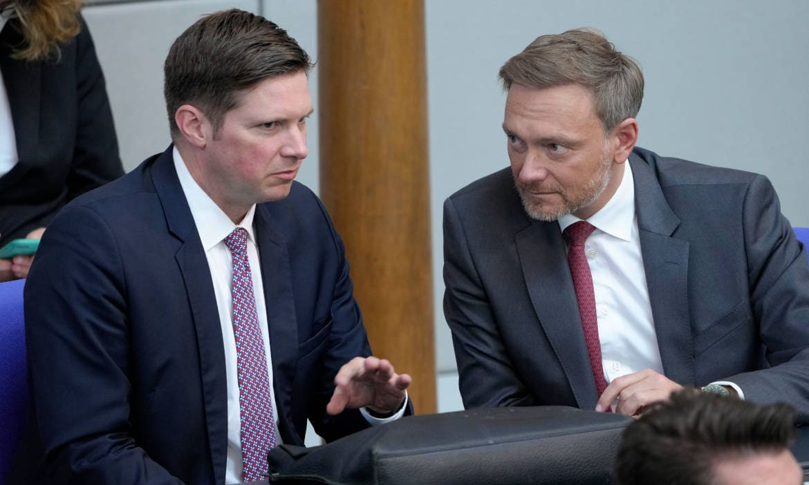 Florian Toncar (FDP, links, mit Finanzminister Christian Lindner), Parlamentarischer Staatssekretär beim Finanzminister, leitet die Fokusgruppe private Altersvorsorge