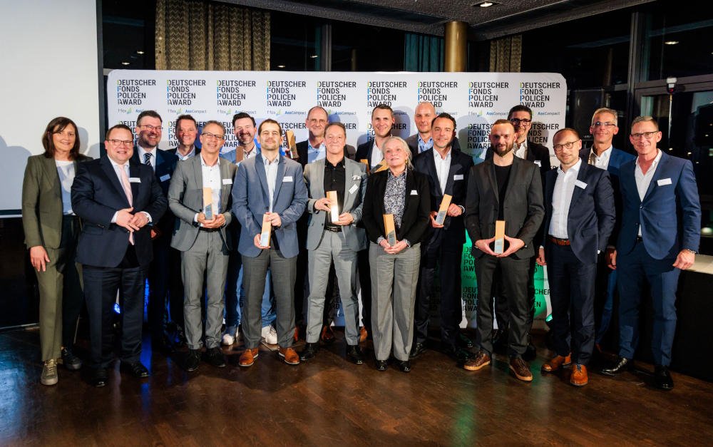 Preisträger und Veranstalter beim Deutschen Fondspolicen Award 2023