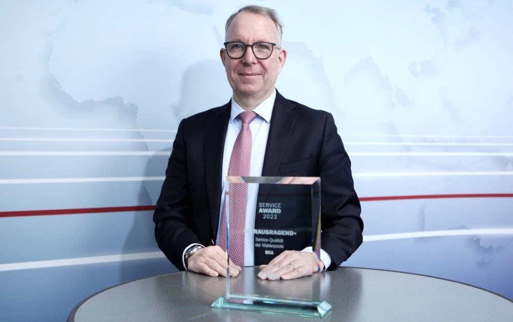BCA-Vorstand Frank Ulbricht mit dem Service Award 2023