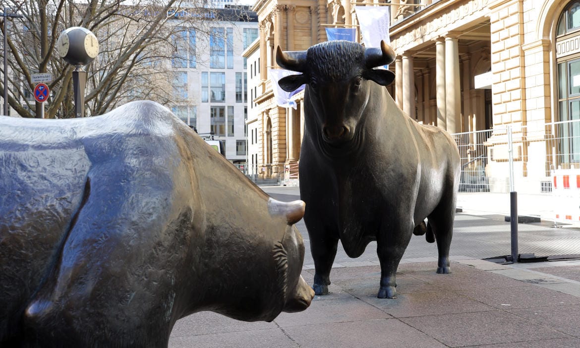 Bulle und Bär vor der Börse in Frankfurt: Investmentfonds sind ein wichtiger Teil der Geldanlage