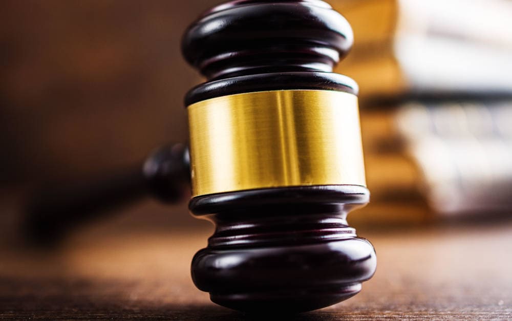 Hammer fällt vor Gericht (Symbolbild): Die Rechtsschutzversicherung hat dann vielleicht schon geholfen