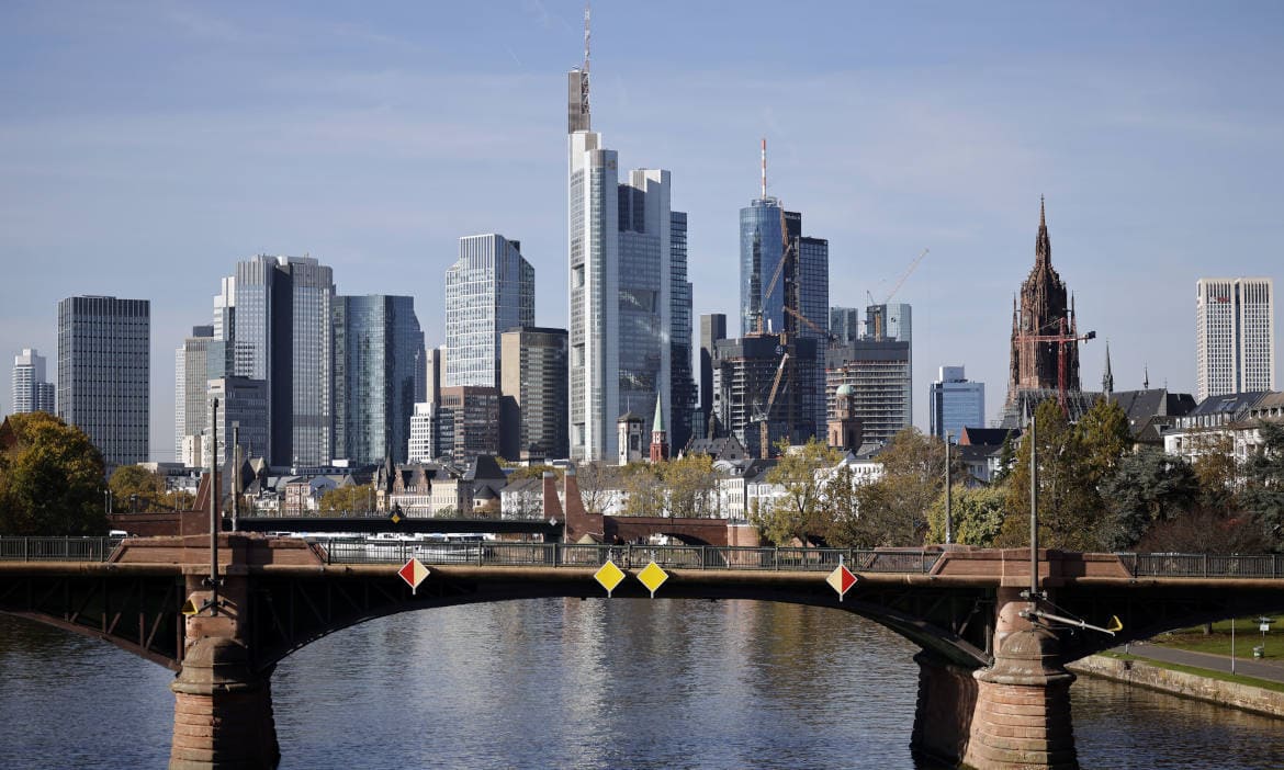 Frankfurter Skyline mit Banken: „Vom Zertifikateabsatz profitierte auch der Derivatehandel.“