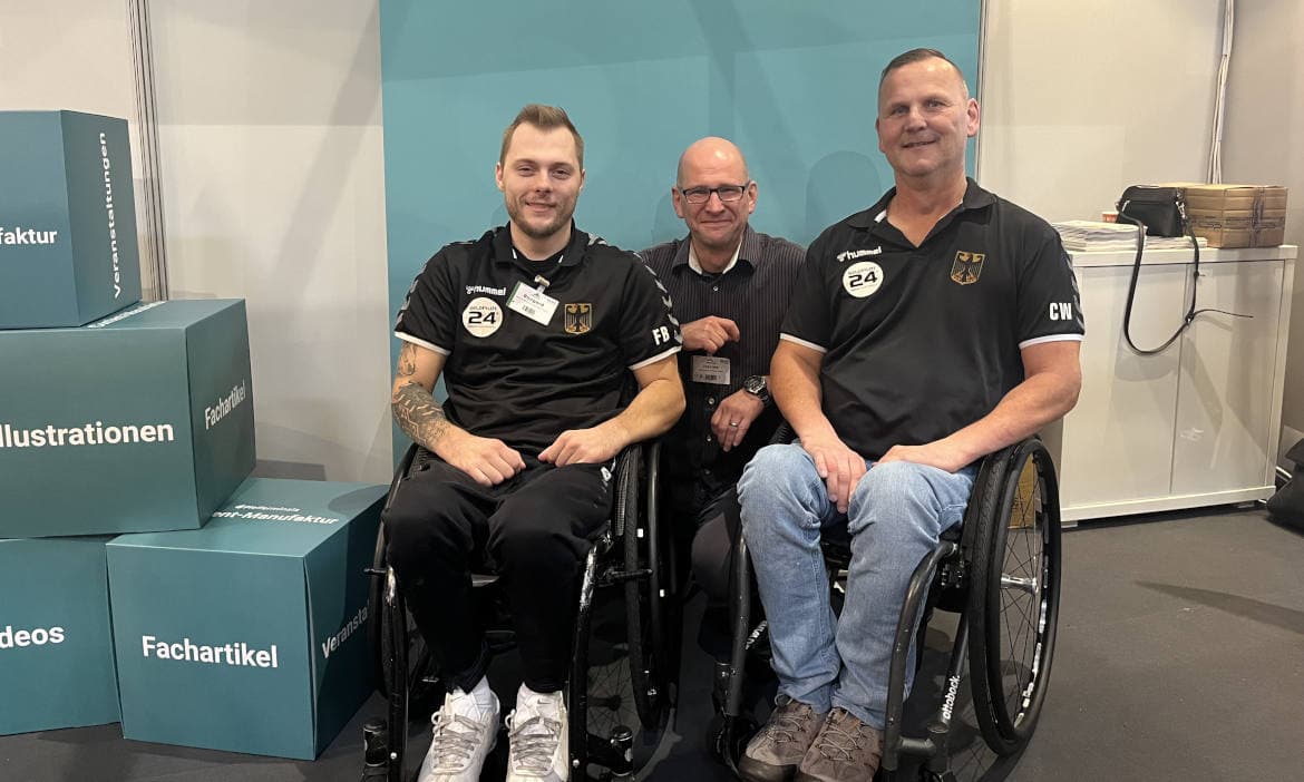 Trafen sich auf der DKM in Dortmund zum Gespräch: Christoph Werner (rechts), Cheftrainer der Rollstuhl-Rugby-Nationalmannschaft, Nationalspieler Florian Bongard (links) und Pfefferminzia-Redakteur Andreas Harms