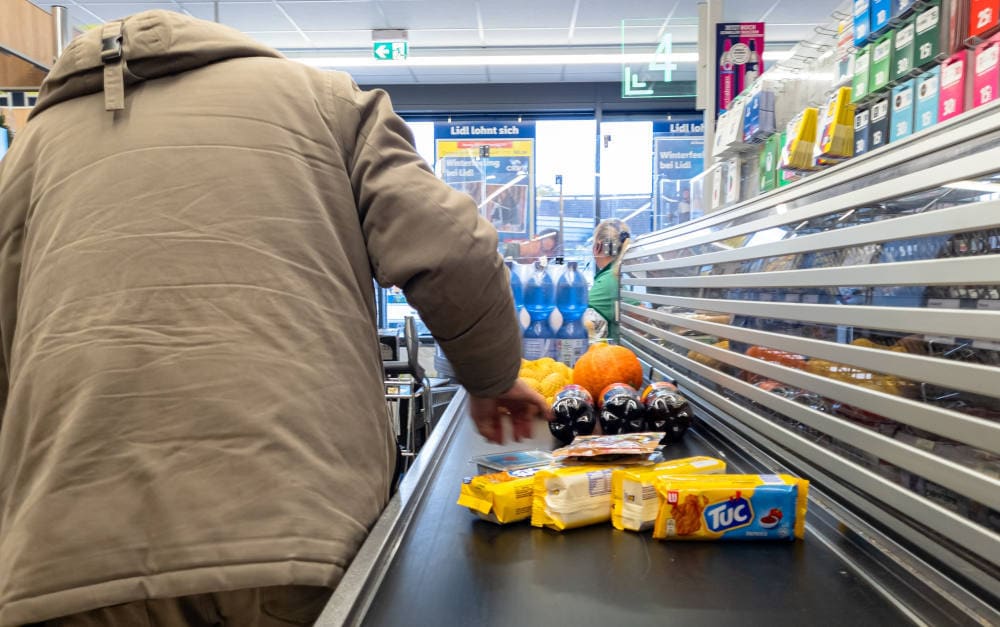 Einkauf bei Lidl: Die größte Angst der Deutschen besteht derzeit darin, dass sie ihr Leben nicht mehr bezahlen können