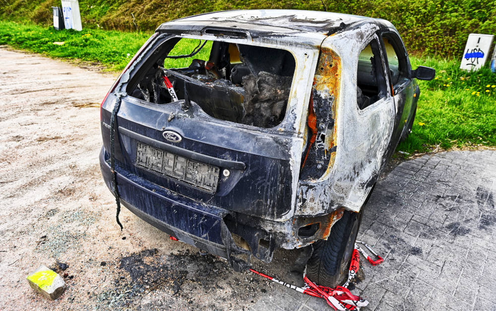 Extremer Fall von Vandalismus: Ausgebranntes Auto in Hamburg Bergedorf