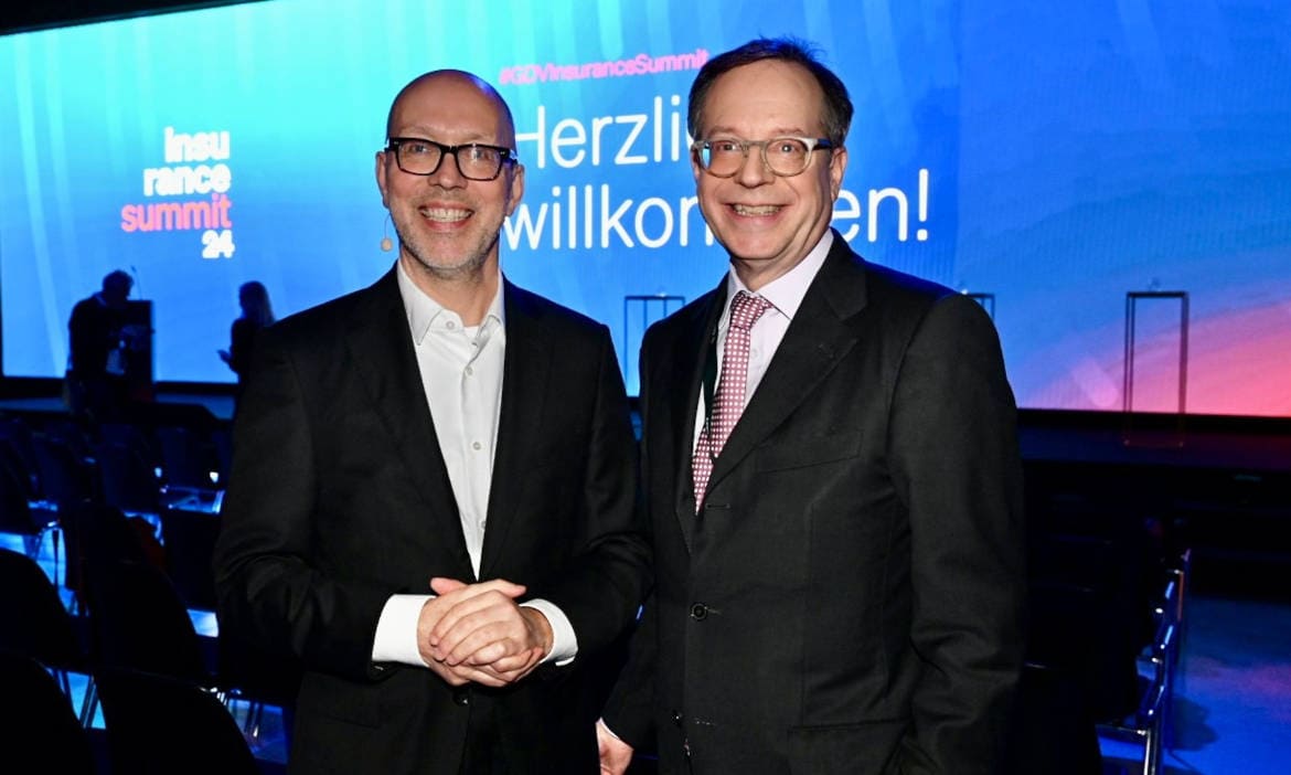 GDV-Hauptgeschäftsführer Jörg Asmussen (links) und GDV-Präsident Norbert Rollinger auf dem Insurance Summit des GDV: „Folgekosten für den Staatshaushalt sind gewaltig“