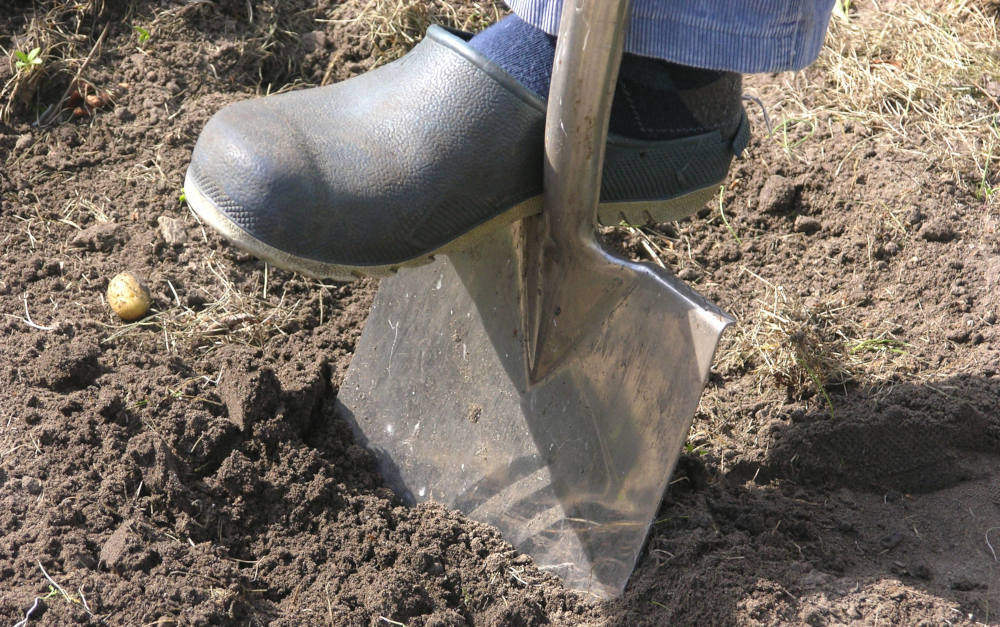 Bieten Garten-Clogs ausreichenden Schutz auf dem Motorrad? Wohl kaum