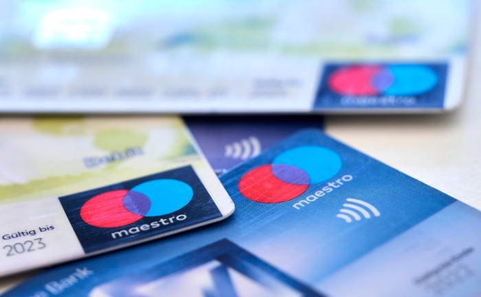 Kontokarten mit der (inzwischen abgeschafften) Maestro-Funktion: Girokonto liegt als Sparform ganz vorn
