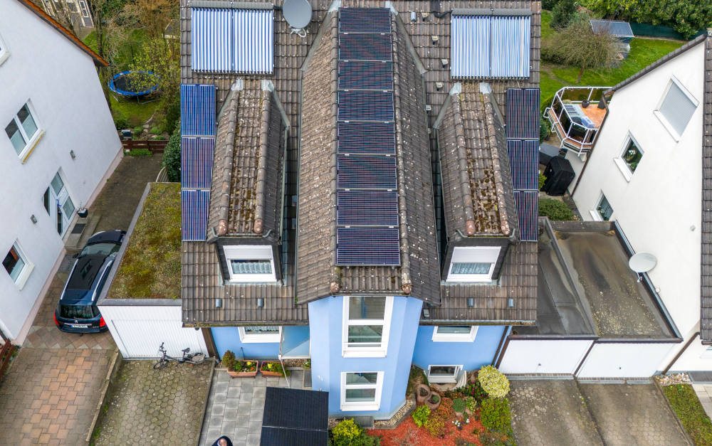 Hoffentlich funktioniert sie: Solaranlage auf einem Dach in Essen