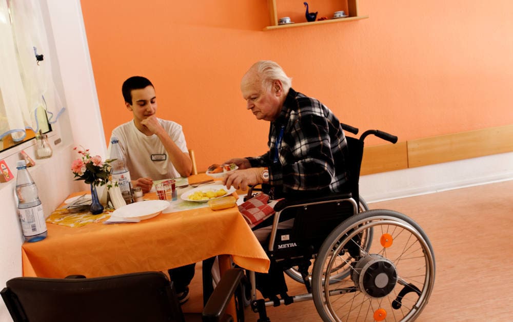 Altenpflege in Deutschland: Neuer Generationenvertrag?