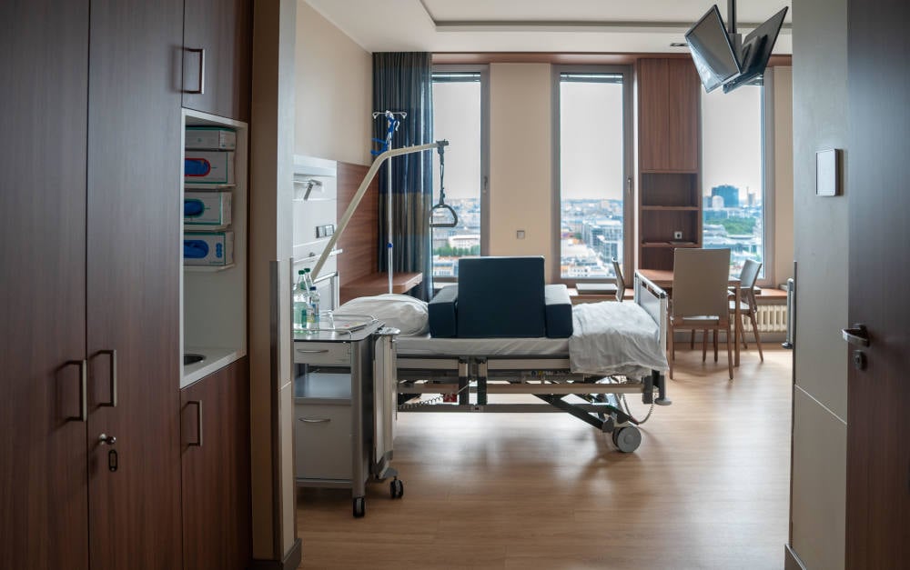 Längerer Aufenthalt im Krankenhaus? Krankheiten und Unfälle sehen Selbstständige als großes Risiko