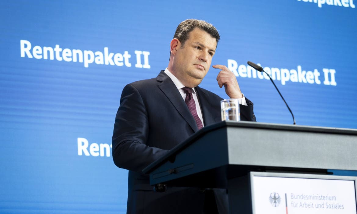 Bundesarbeitsminister Hubertus Heil (SPD) spricht am 29. Mai 2024 zur Presse, nachdem das Bundeskabinett das Rentenpaket II verabschiedet hat