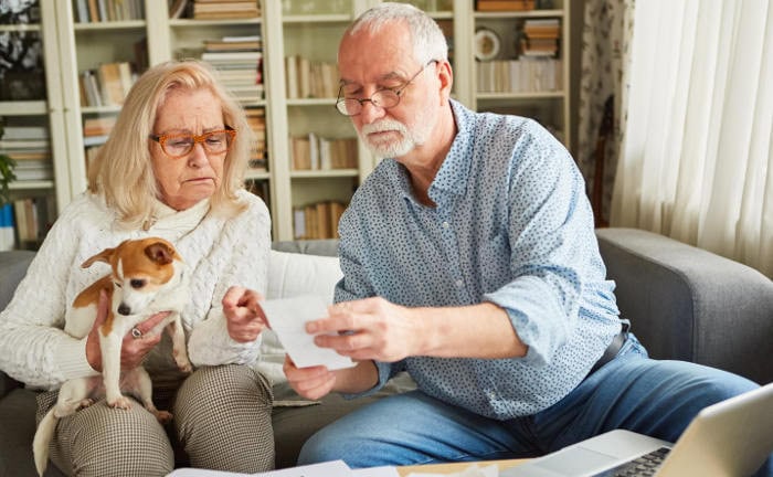 aar informiert sich über seine Rente: Viele Deutsche haben zu wenig Geld, um ihre Rentenlücke zu schließen.