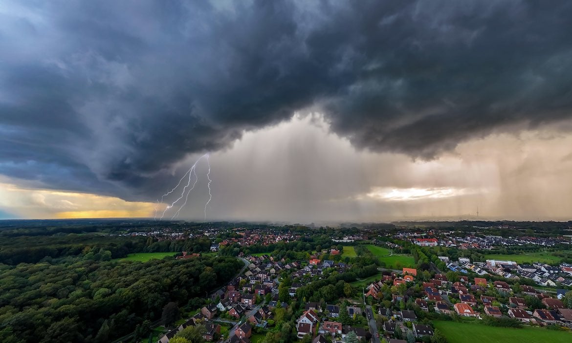 Der Klimawandel sorgt für heftige Unwetter und damit für höhere Schäden in der Wohngebäudeversicherung.
