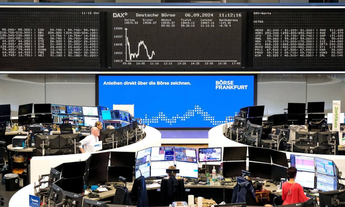 Handelssaal der Deutschen Börse mit der Dax-Tafel: Wie wäre ein Auszahlplan aus einem Dax-ETF gelaufen?