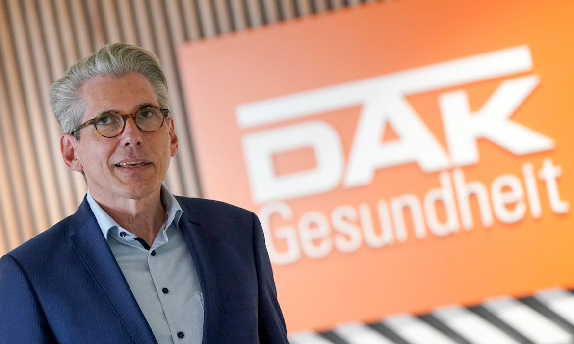 DAK-Chef Andreas Storm warnt vor einer Pleite einiger Krankenkassen, wenn kein Sofortprogramm von der Politik kommt, um die Finanzen zu stabilisieren.