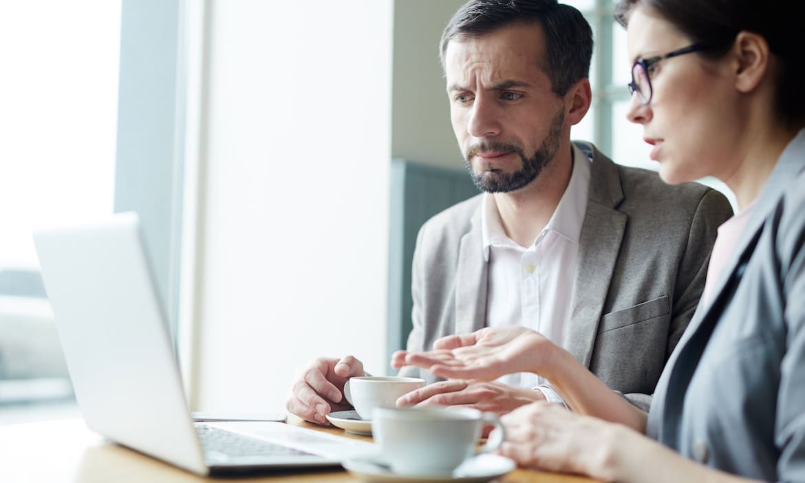 Fallstrick Unabhängigkeit? Verbraucherschützer mahnen aktuell Makler ab, die auf ihrer Website mit Unabhängigkeit werben.