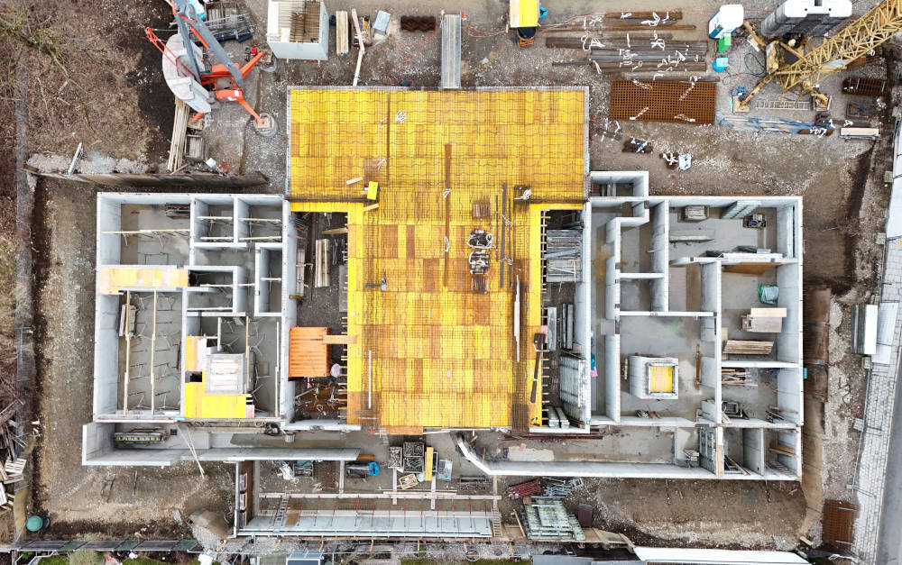 Offener Einblick von oben: Wohnungsbau im Landkreis München, das Volumen neu ausgereichter Immobilienkredite zog kräftig an