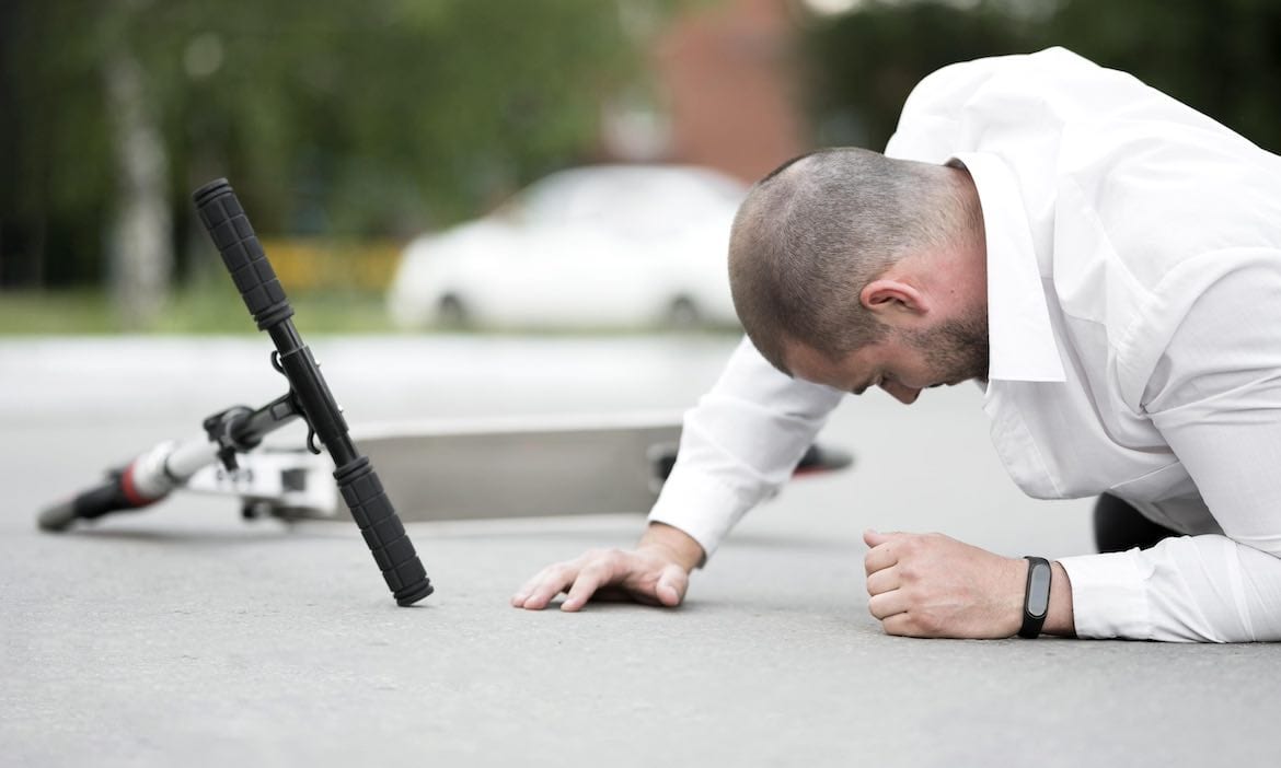 Unfall mit dem Scooter: 142 Unfallversicherungen schneiden im aktuellen Rating von Morgen & Morgen mit der Bestnote ab.