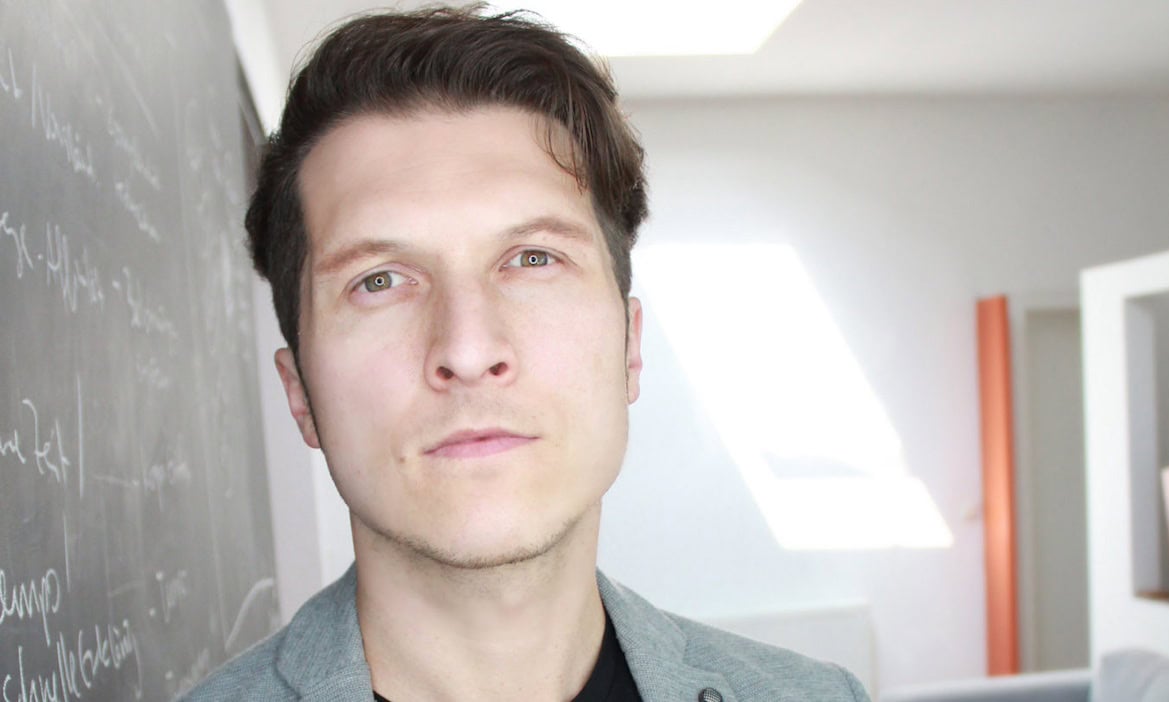 Artur Gawron ist Diplom-Designer und Gründer der Digitalagentur Wert Eins.