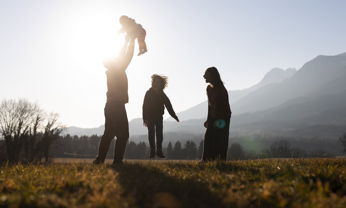 Familie mit Kindern: Die Risikolebensversicherung ist für Familien ein wichtiger Schutz.