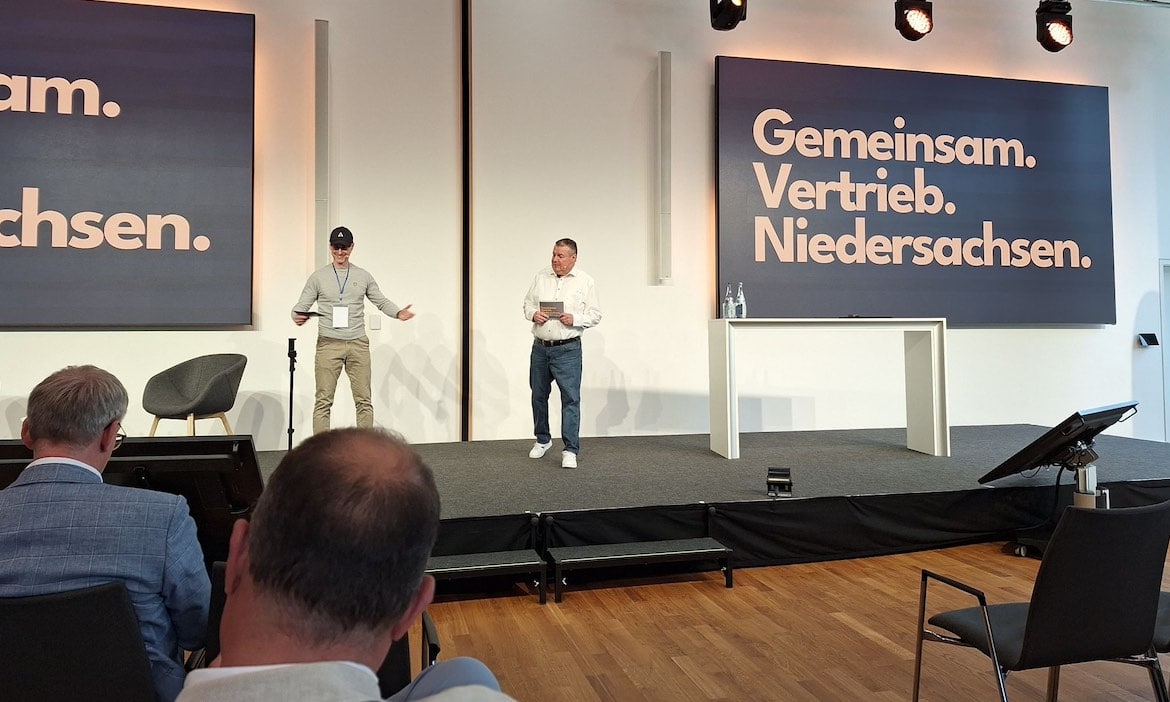 Andreas Lohrenz (rechts, Rockit) eröffnet zusammen mit Christopher Pirsch, Alteos, eröffnen den ersten Vermittlertag Hannover.