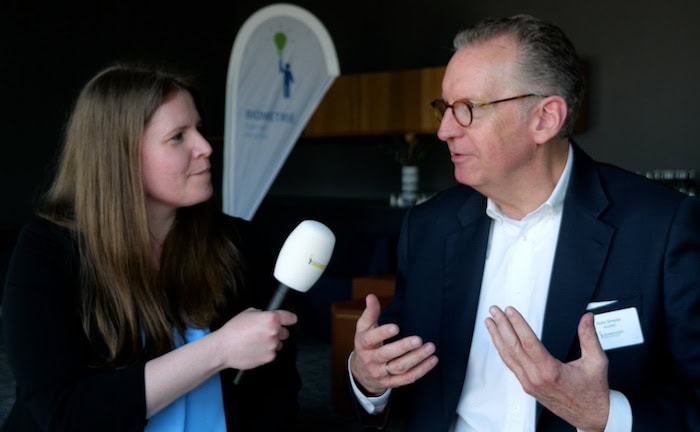 Sven Grosse, Leiter Maklervertrieb Krankenversicherung bei der Allianz, im Gespräch mit Pfefferminzia-Chefredakteurin Karen Schmidt.