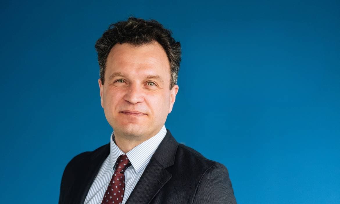 Payam Rezvanian ist Co-Geschäftsführer des digitalen, auf Gewerbeversicherungen spezialisierten Maklers Finanzchef24.