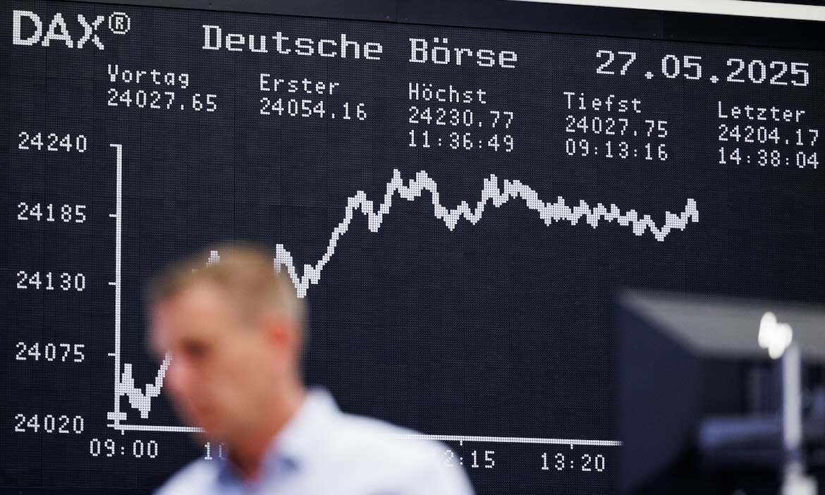 Blick auf die Dax-Tafel in der Börse Frankfurt: Gerade junge Leute begeistern sich zunehmend für Aktien und Fonds.