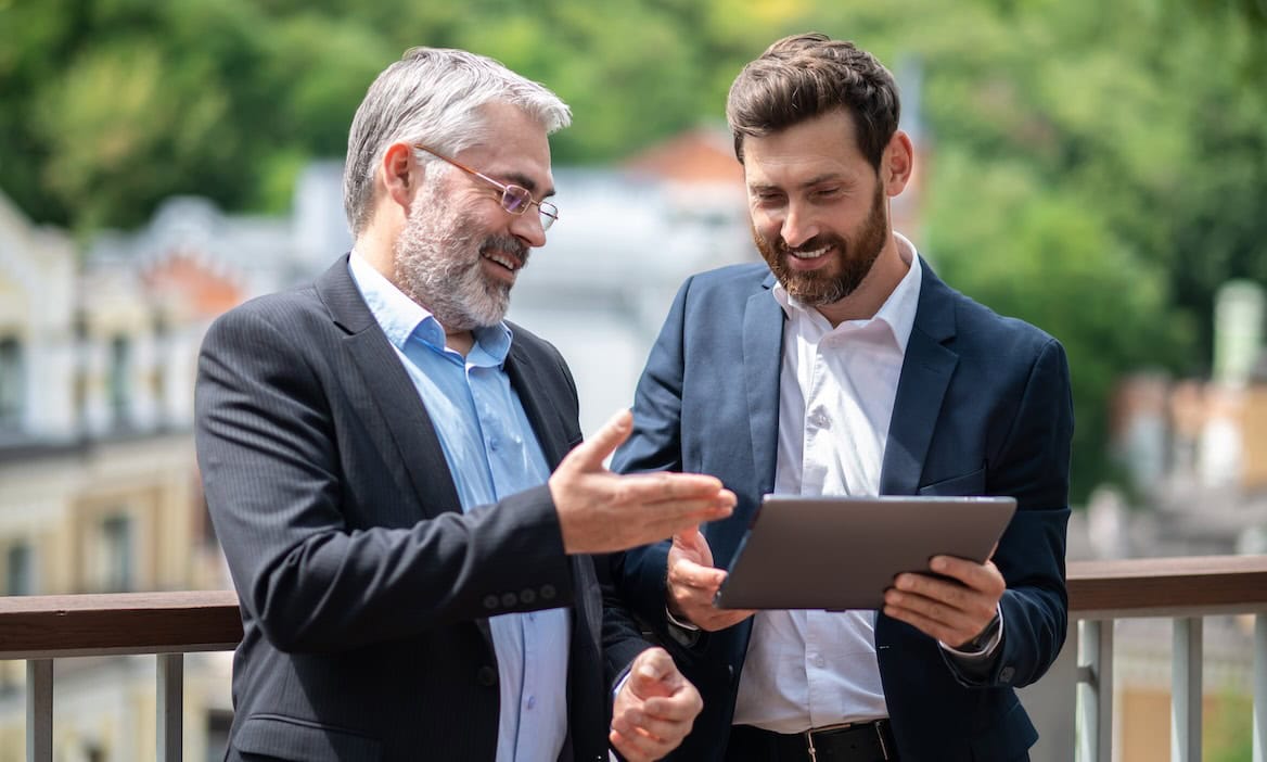 1. Professionelle Beratung im Bereich Finanz- und Versicherungsmanagement.