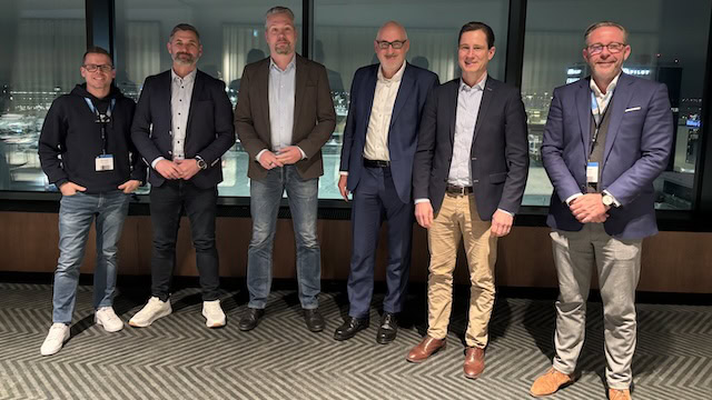 Die Geschäftsführung von Blau Direkt (v.r.): Oliver Drewes (Vertrieb), Ait Voncke (CEO), Stephan Schinnenburg (Strategie), Heiko Kobold (FInanzen), Dirk Henkies (Tjara, Nachfolge) und Sasha Justmann (IT). Foto: Pfefferminzia