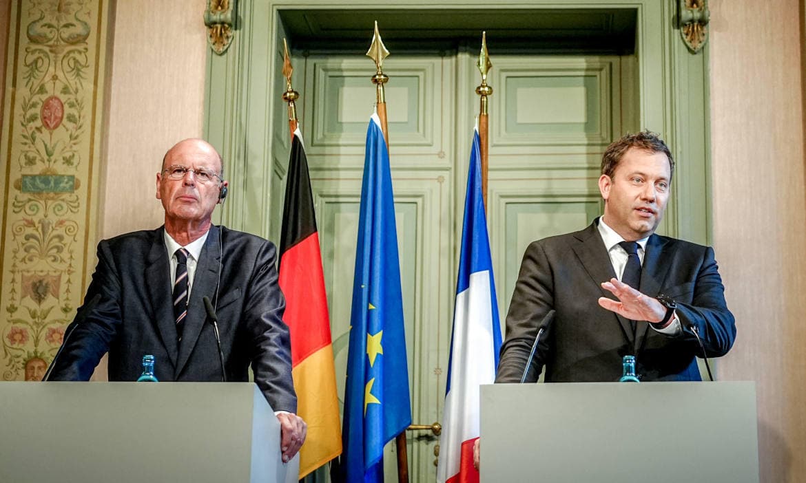 Finanzminister Éric Lombard (Frankreich, links) und Lars Klingbeil (Deutschland): Schuldenpolitik treibt Renditen von Staatsanleihen und drückt damit die Kurse