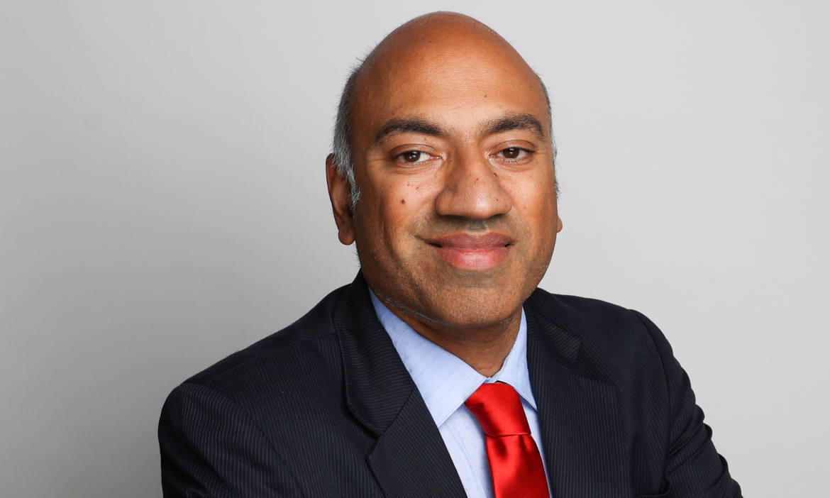 Berater erklärt Mittelstand strategisch aufklärend für den Mittelstand.